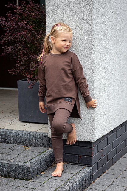 Długa bluza dla dzieci z dłuższym tyłem Little Ana/Czekolada - Wualaa by dolce sonno