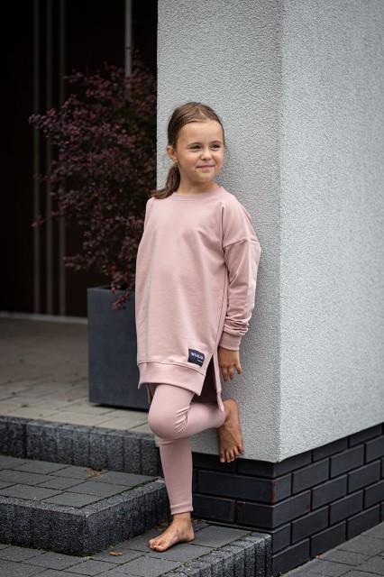 Długa bluza dla dzieci z dłuższym tyłem Little Ana/Blush - Wualaa by dolce sonno