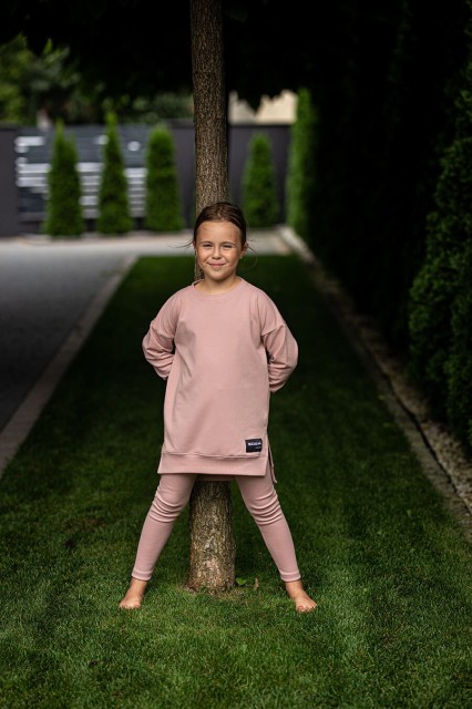 Długa bluza dla dzieci z dłuższym tyłem Little Ana/Blush - Wualaa by dolce sonno