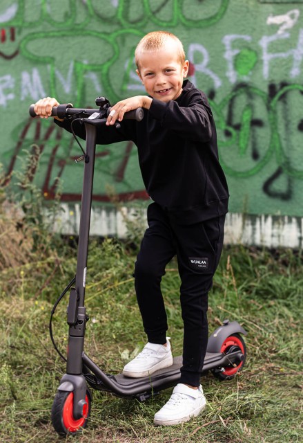 Bluza chłopięca oversize z lini basic WallyCzarna - Wualaa by dolce sonno 3.jpg