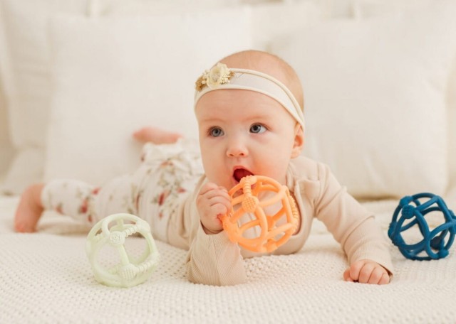 Giligums Gryzak silikonowy piłka miętowa