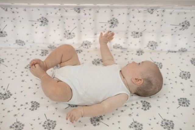 Prześcieradło bawełniane z gumką 60x120 Dmuchawce - Baby Matex