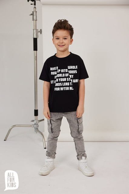 koszulka-z-krotkim-rekawem-czarna-z-napisami-all-for-kids-01.jpg