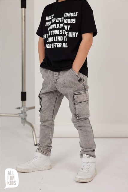 koszulka-z-krotkim-rekawem-czarna-z-napisami-all-for-kids-02.jpg
