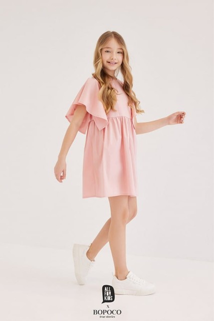 Sukienka dziewczęca z falbaniastym rękawem z kolekcji dla "Mamy i Córki" Puder Róż - All for Kids