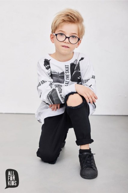 Bluza dla chłopca z motywem skate parku, czarno-biała - All for Kids