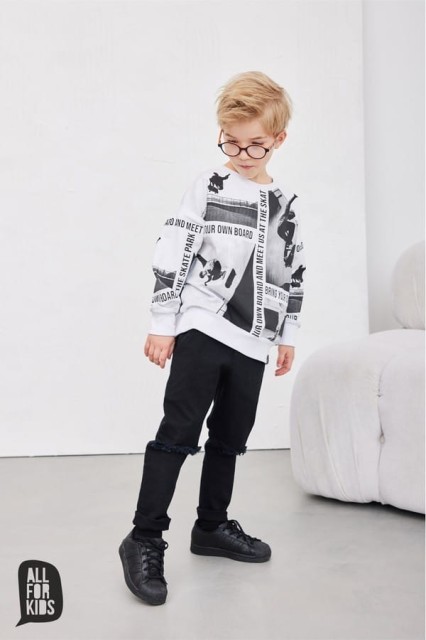 Bluza dla chłopca z motywem skate parku, czarno-biała - All for Kids