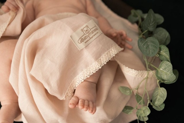 Lniany kocyk niemowlęcy "Linen" pudrowy róż | BabyMatex