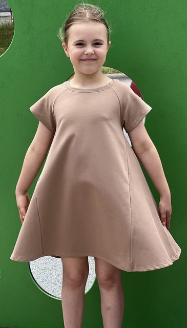 Sukienka dziewczęca z dzianiny dresowej Holly/ Kawa Girl Summer - Dolce Sonno