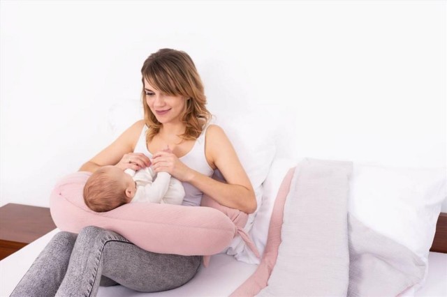 Poduszka pozycjonująca dla kobiet w ciąży i do karmienia, Rogal - MOON MUSLIN, 260cm | puder róż - BabyMatex TB0076_12