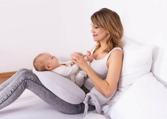 Poduszka pozycjonująca dla kobiet w ciąży i do karmienia, Rogal - MOON MUSLIN, 260cm | Ciemny szary - BabyMatex TB0076_42