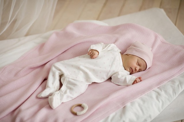 Pajac kopertowy na napy ecru kwiatki - Lovely Day | Pinokio