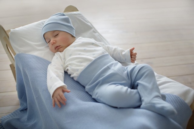 Niebieska czapeczka dla noworodka Baby Blue - Lovely Day | Pinokio