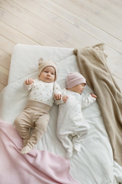 Czapka bawełniana dla niemowląt wiazana pod szyją z uszami misia Beige - Lovely Day | Pinokio