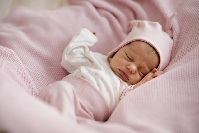 Czapka bawełniana dla niemowląt wiązana pod szyją z uszami misia Rose - Lovely Day | Pinokio