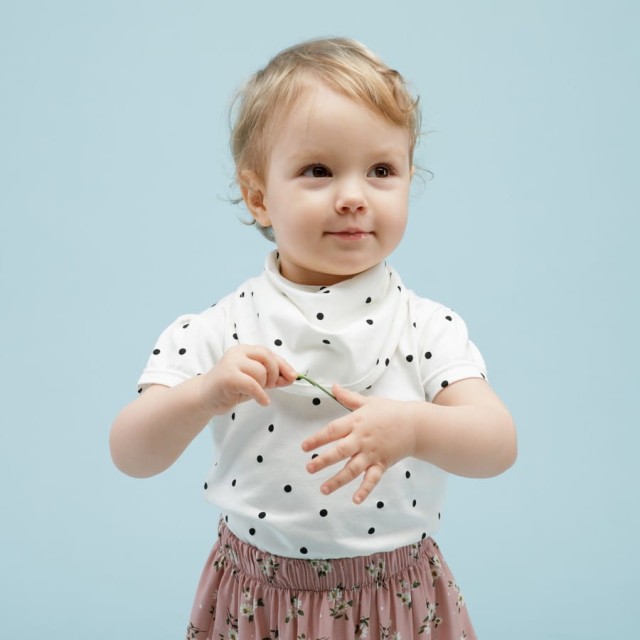 Bawełniana chustka pod szyję dla dzieci i niemowląt Groszki Tres Bien | Pinokio