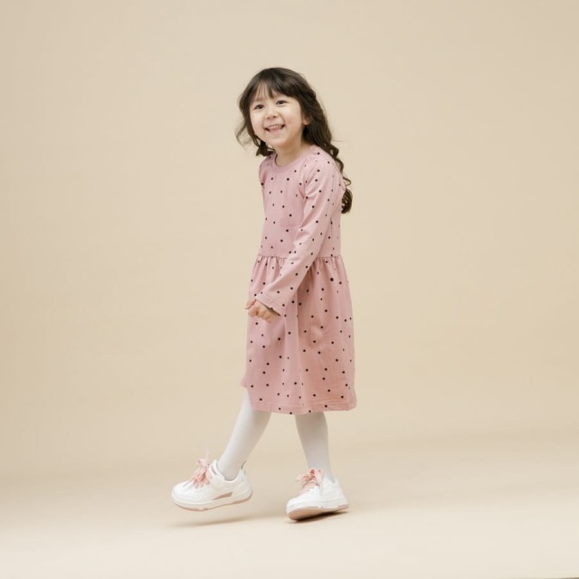 Sukienka bawełniana różowa w groszki - Tres Bien | Pinokio