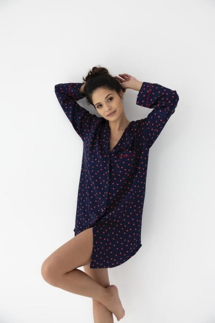 Dzianinowa koszula nocna z kołnierzykiem zapina na guziki Sophia | Sensis