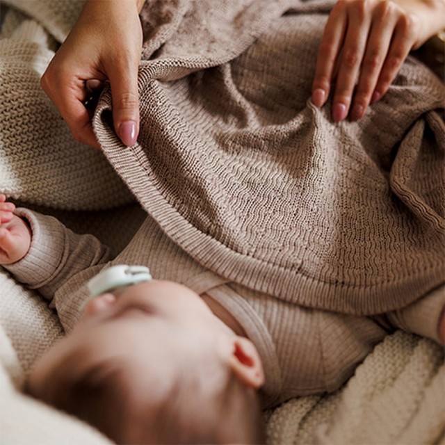 Kocyk niemowlęcy z włókna bambusowego 75x100 cm - Beżowy | Babyono 1673/03