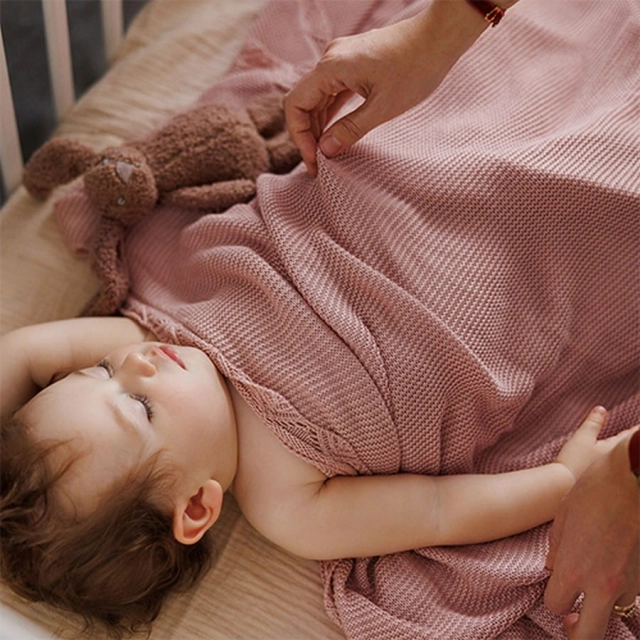 Kocyk niemowlęcy z włókna bambusowego 75x100 cm - Różowy | Babyono 1674/01