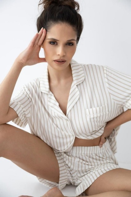 Wiskozowa piżama damska zapinana na guziki z kołnierzykiem Davina w paski od Sensis