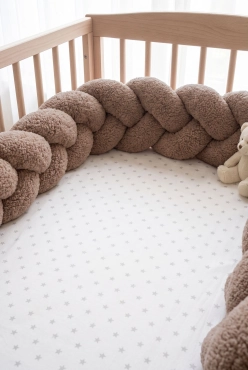 Ochraniacz warkocz do łóżeczka niemowlęcego 220 cm BOUCLE - Ciemny Beż | Dolce Sonno