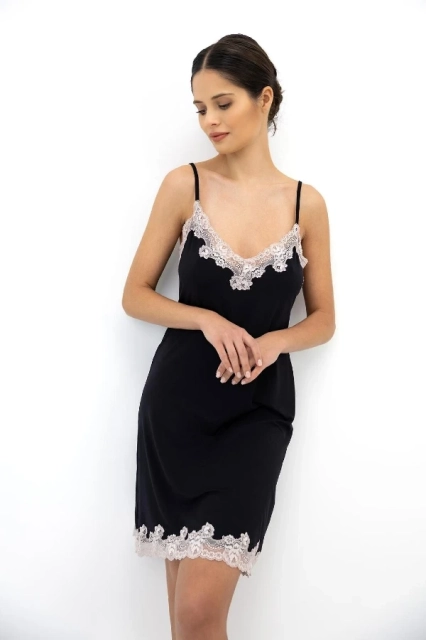 Elegancka koszula nocna na ramiączkach z koronką Dione - Sensis