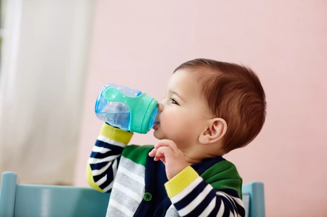 Kubek niekapek z miękkim ustnikiem 6m+ 200ml - Avent