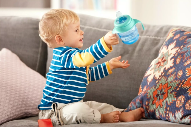 Kubek niekapek z miękkim ustnikiem 6m+ 200ml - Avent